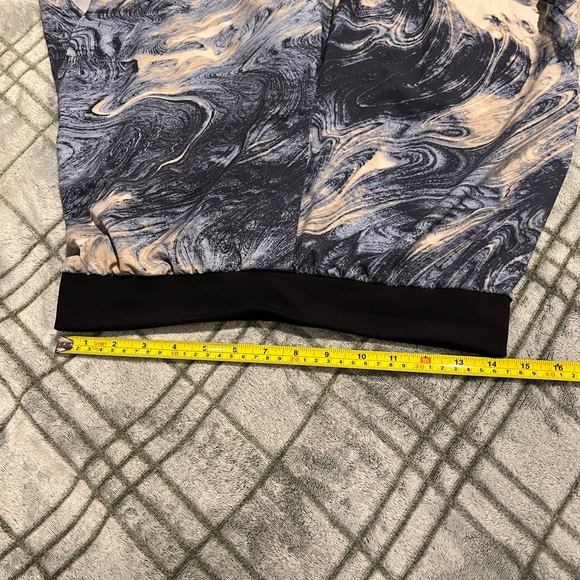 Lululemon Diffract Run Short Lava Print Blue Denim Multi - Picture 15 of 15